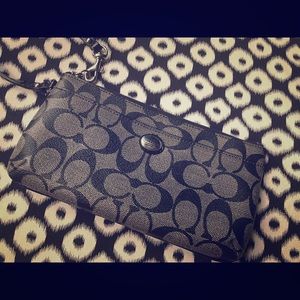 Large Print Coach Wallet/Wristlet/Clutch